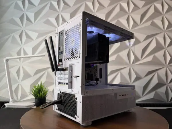 DKBPC Starter PC Image 4 DKBPC Starter PC tempered glass case