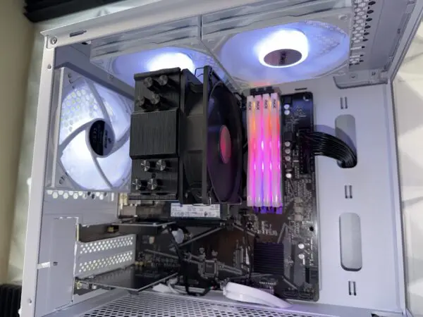 DKBPC Starter PC Image 7 DKBPC Starter PC close-up of the interior with air cooler and RGB memory